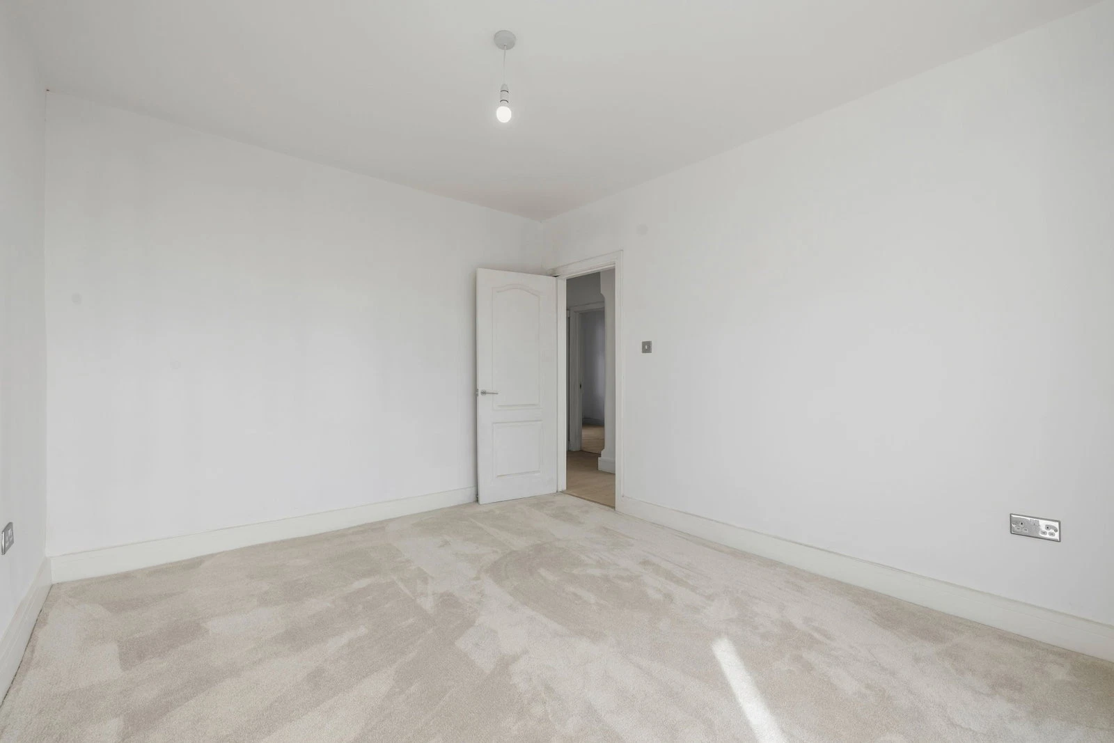 Lon Mefus, Sketty, Swansea, SA2 9EU - image 17