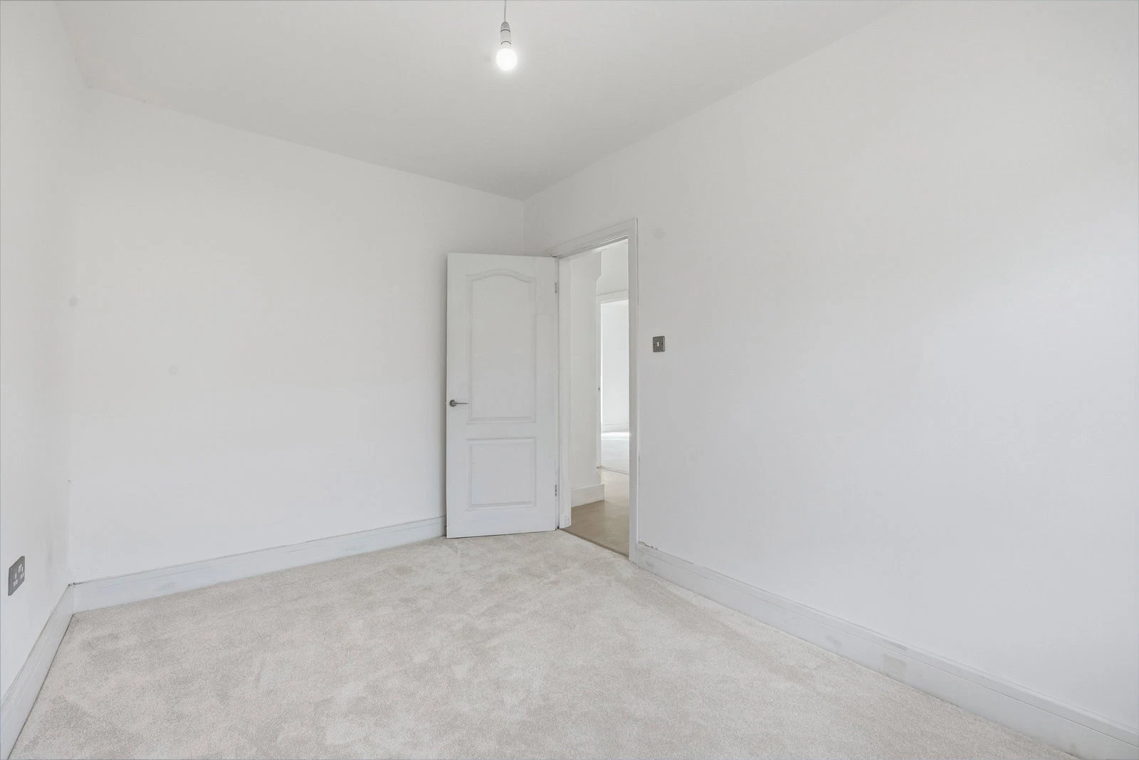 Lon Mefus, Sketty, Swansea, SA2 9EU - image 18