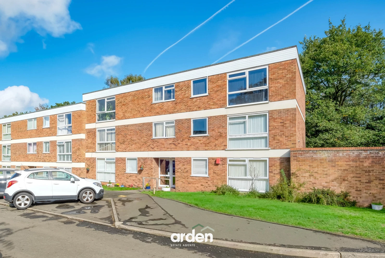 Woodend Close, Redditch, B97 - image 1