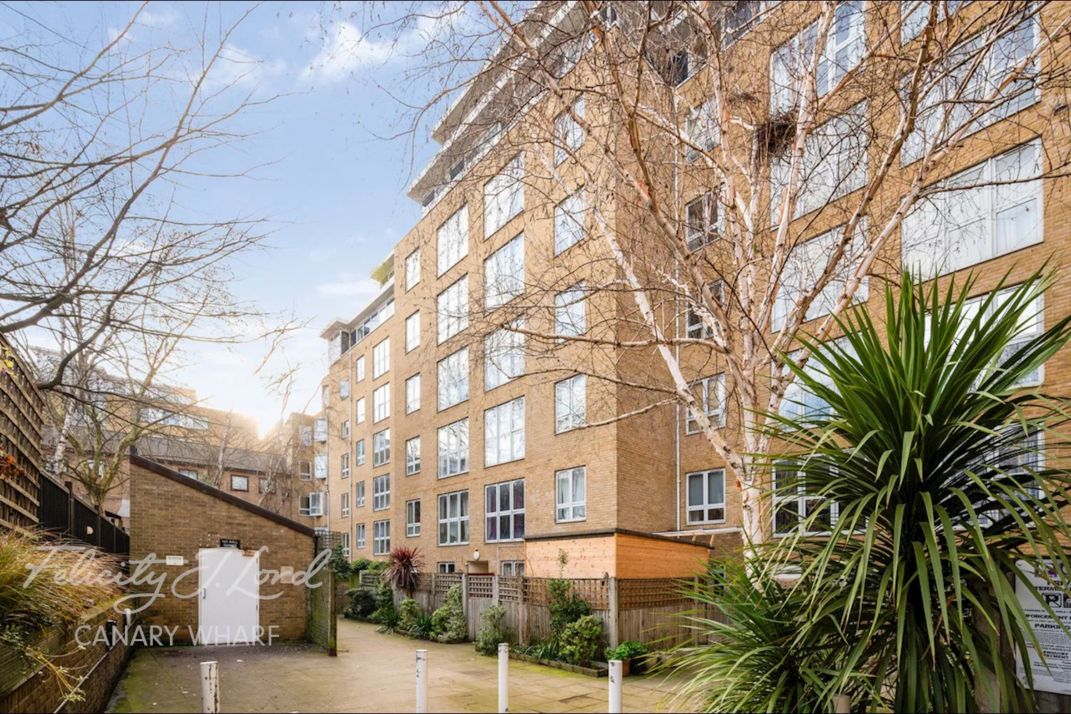 Horseferry Road, LONDON E14 - image 1