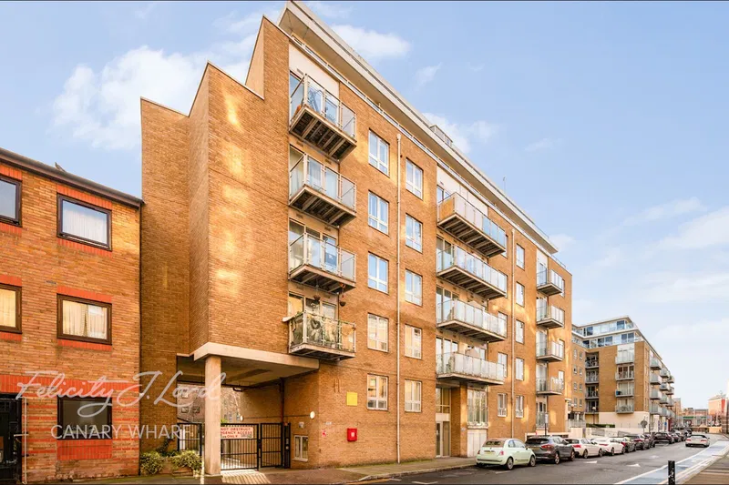 Horseferry Road, LONDON E14 - image 2