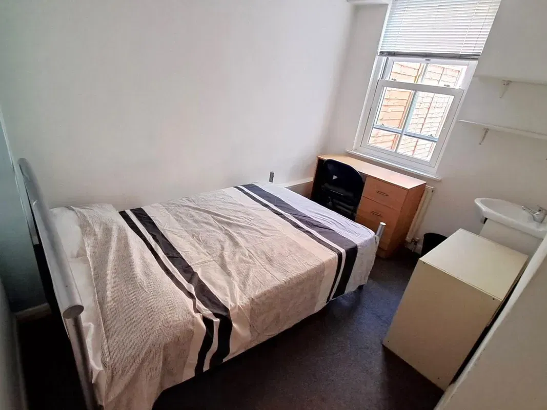 Hollingdean Road, Brighton - image 5