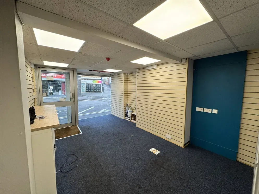 Oxford Street, Kidderminster, Worcestershire, DY10 - image 2