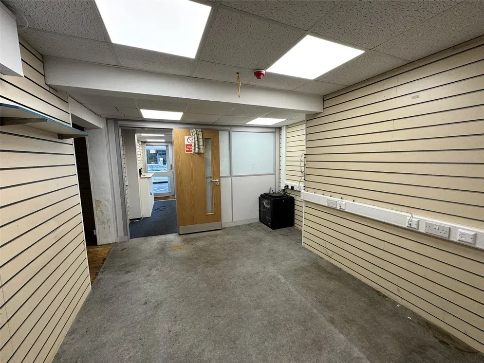 Oxford Street, Kidderminster, Worcestershire, DY10 - image 4