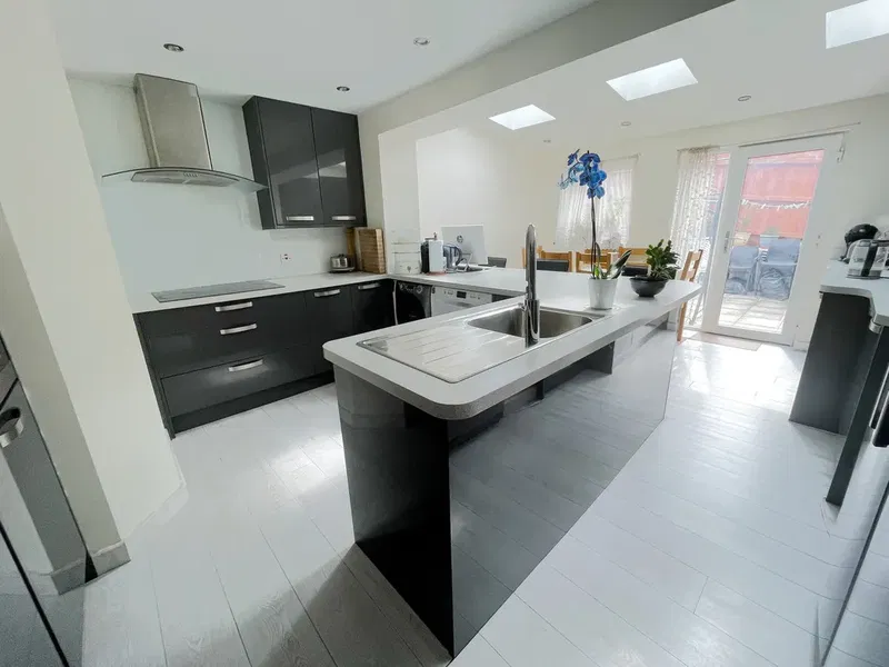 Sixpenny Close, Poole, BH12 4 - image 3