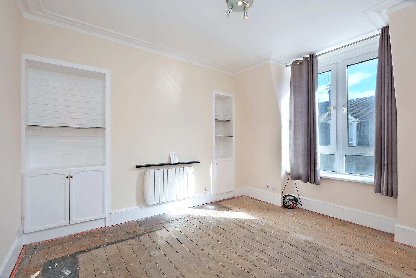Top floor flat, Aberdeen, AB24 3PH - image 1