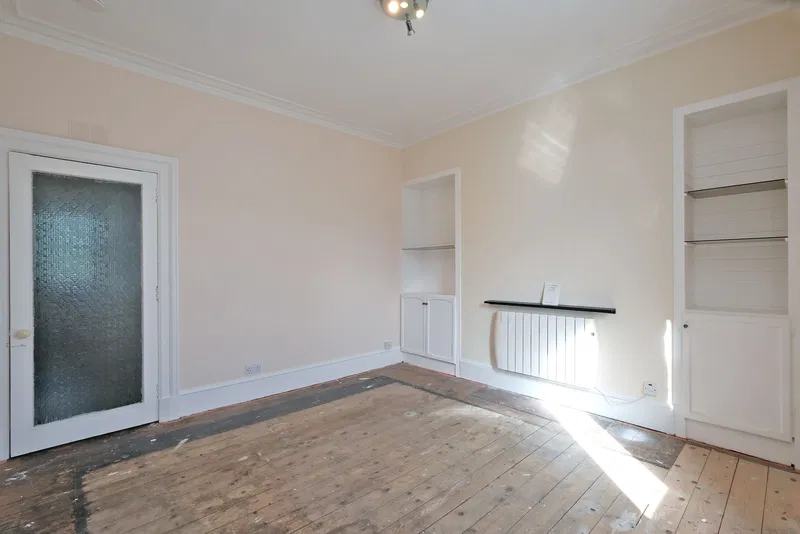 Top floor flat, Aberdeen, AB24 3PH - image 2