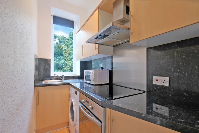 Top floor flat, Aberdeen, AB24 3PH - image 3