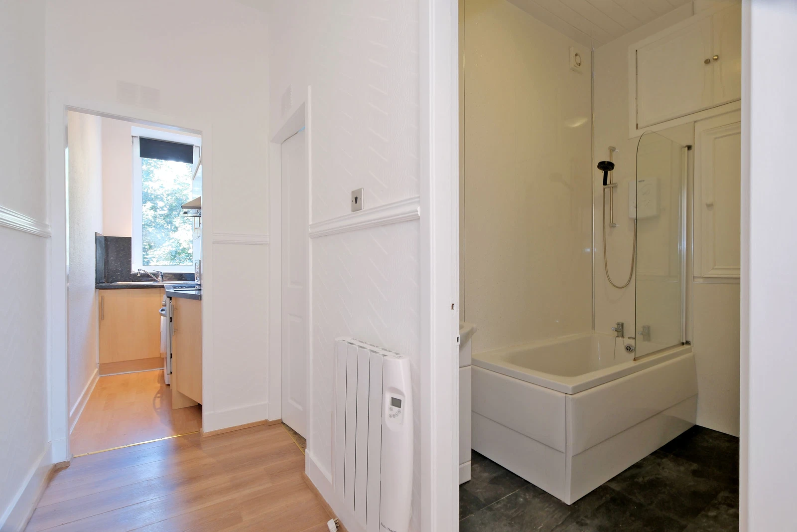Top floor flat, Aberdeen, AB24 3PH - image 9