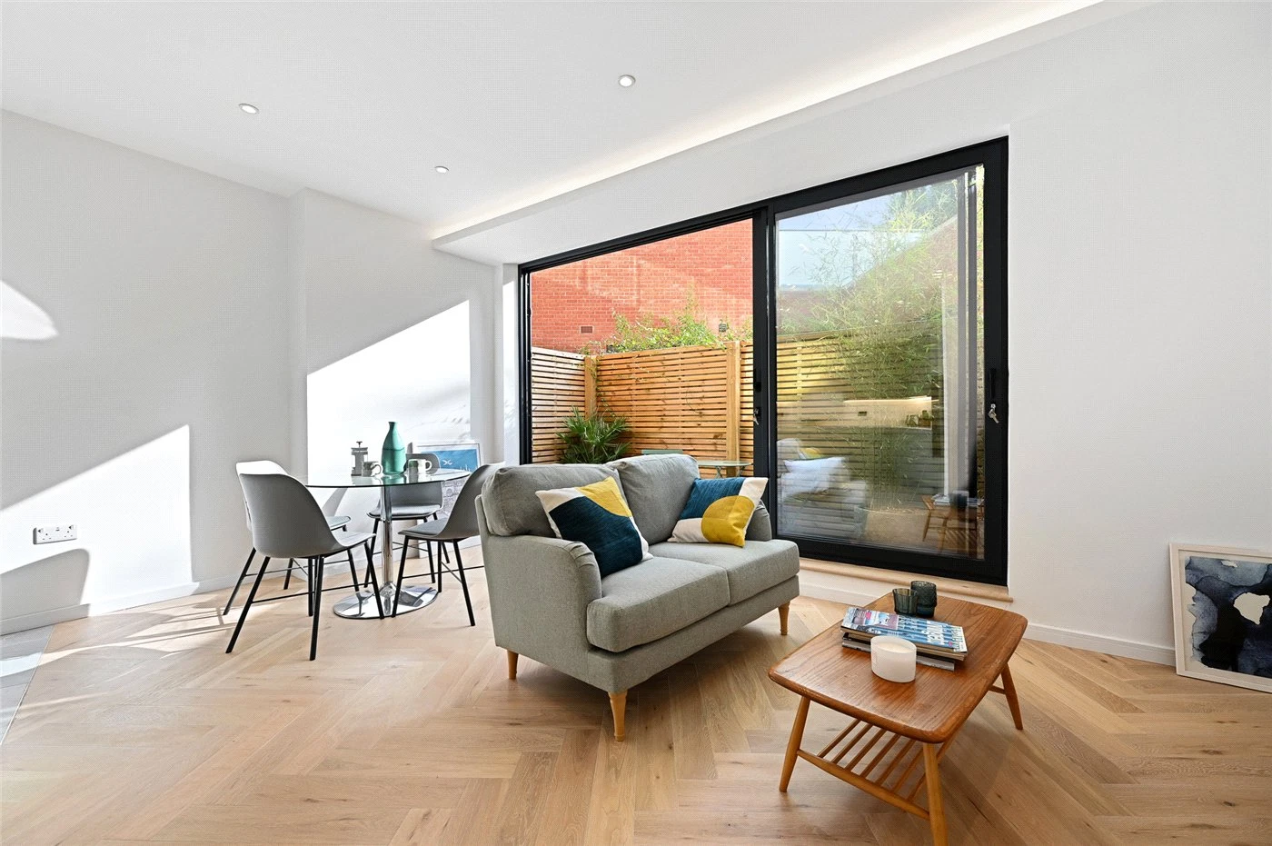 Jeddo Road, London, W12 - image 1
