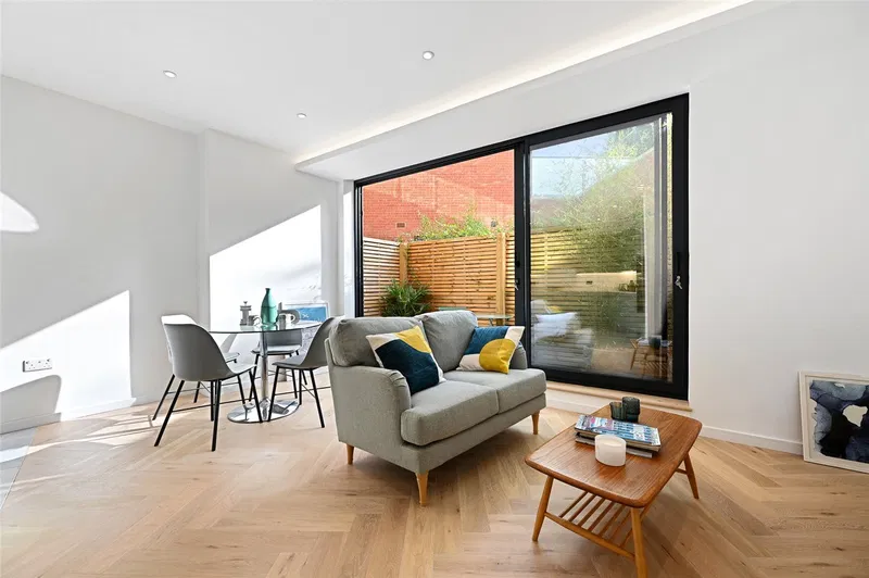 Jeddo Road, London, W12