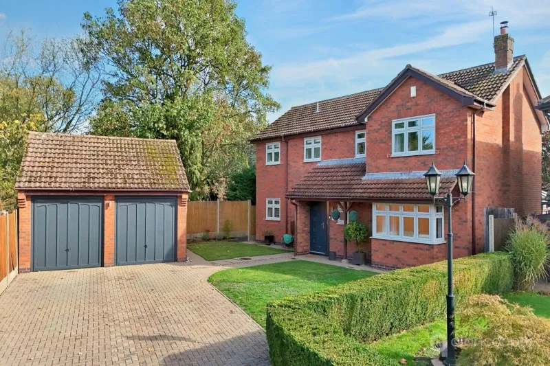 Nuneaton house prices & property market 2026: median £230k, October ...