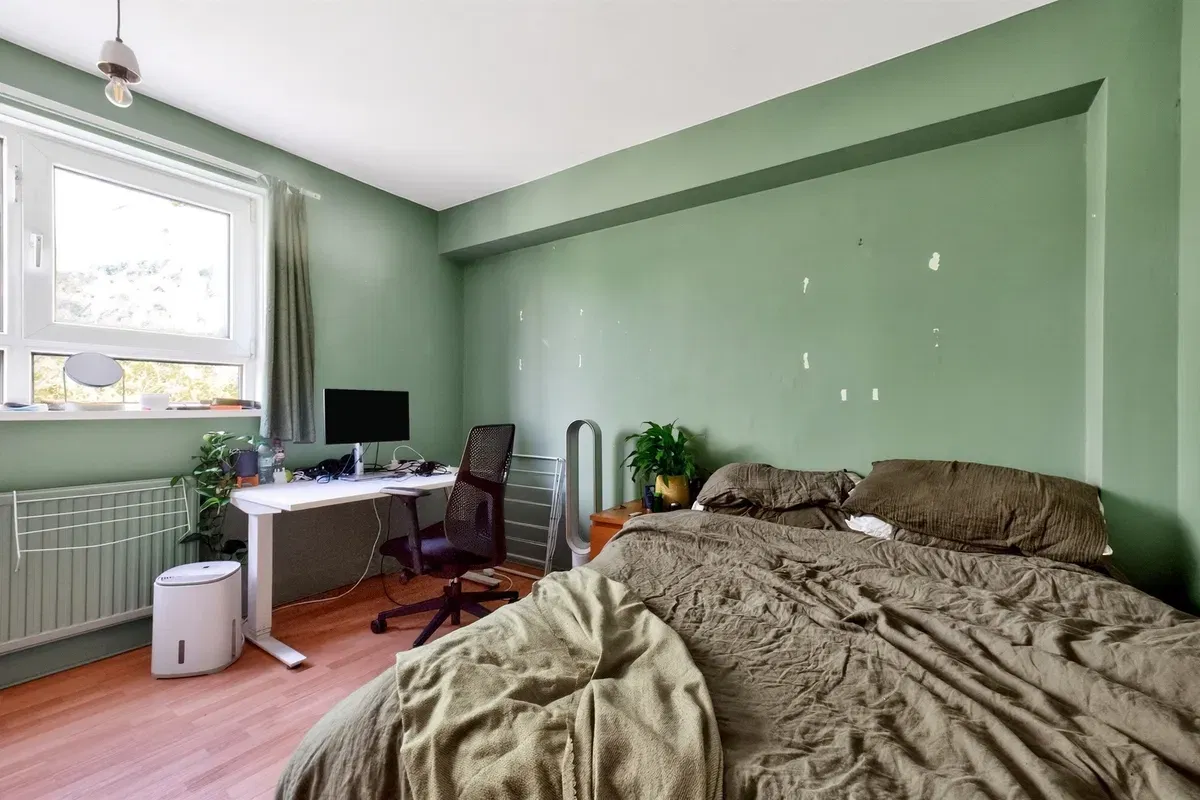 Castlecombe Drive, London - image 4