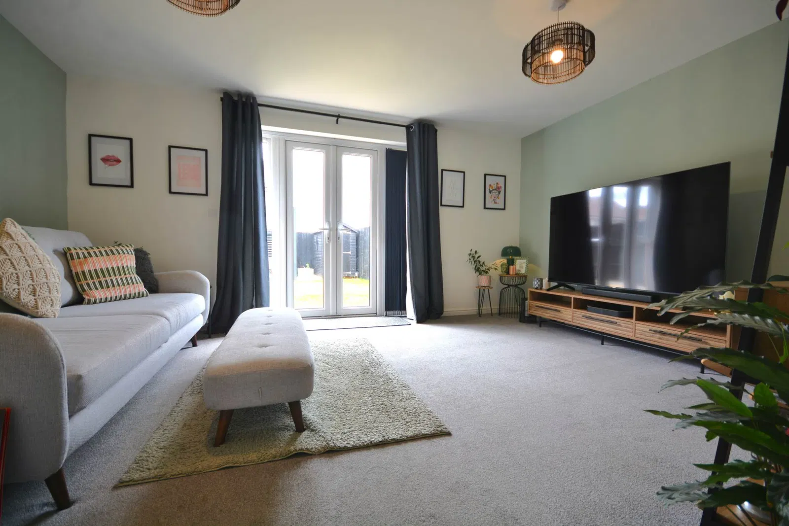 Azure Close, Ashlawn Rise, Rugby - image 2