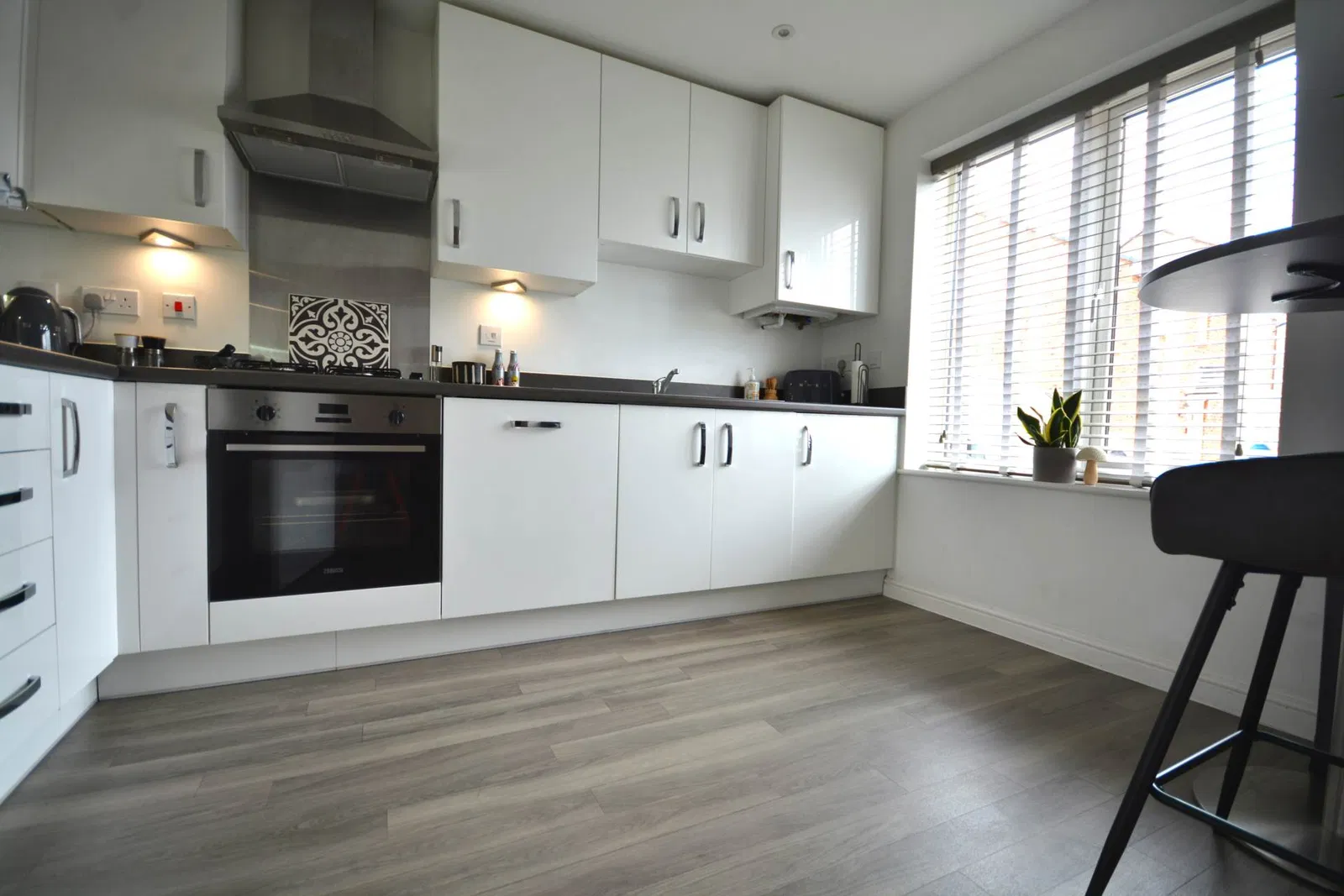 Azure Close, Ashlawn Rise, Rugby - image 3