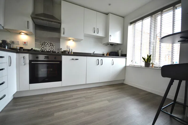 Azure Close, Ashlawn Rise, Rugby - image 3