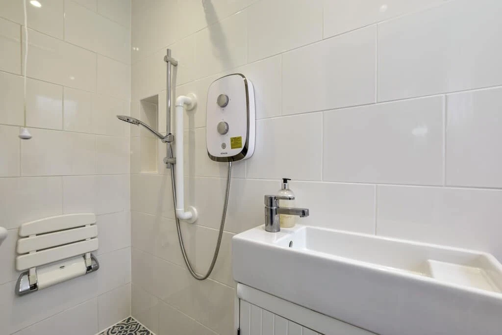 Gammons Lane, Watford, WD24 - image 12