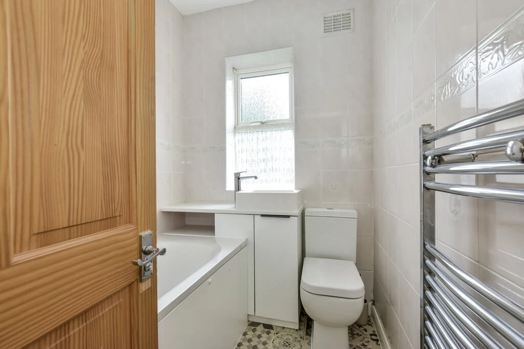 Gammons Lane, Watford, WD24 - image 13