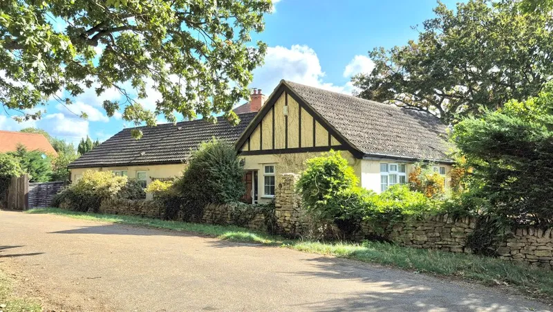 1 Hillway, Woburn Sands, Milton Keynes, Buckinghamshire MK17 8UL