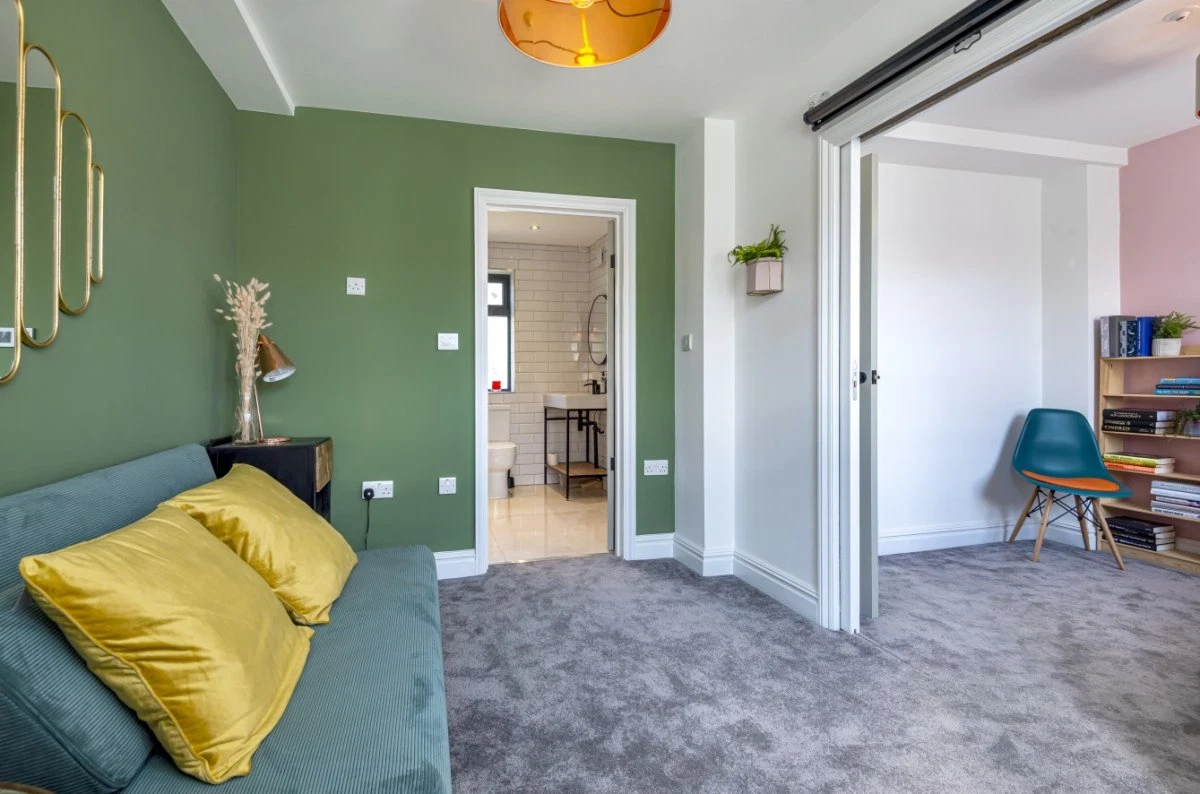 Shepherds Bush, London, Hammersmith & Fulham, W12 - image 12