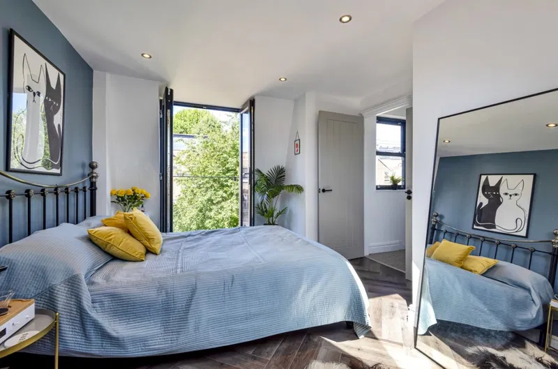Shepherds Bush, London, Hammersmith & Fulham, W12 - image 3