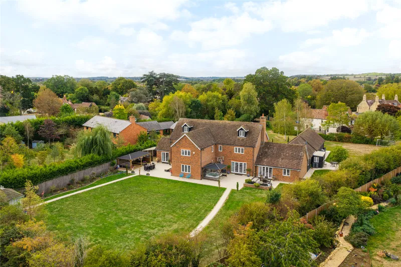 The Farm House, Main Road, Biddenham, Bedfordshire, MK40 4BE - image 3