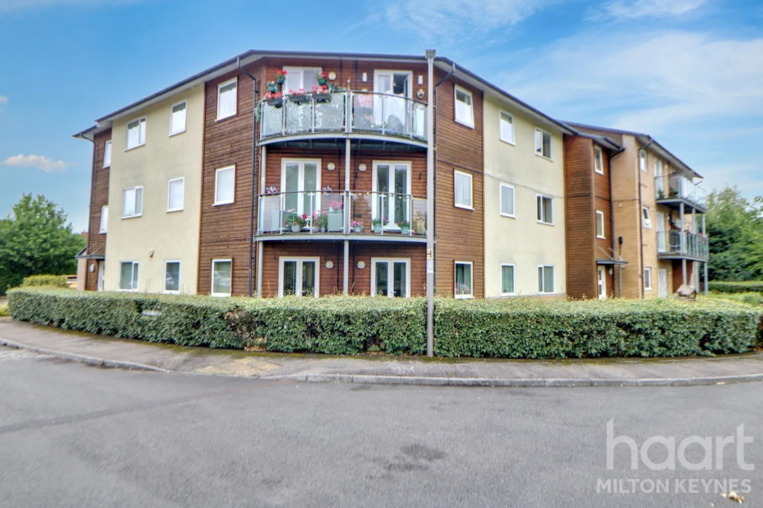Pye Bridge End, Broughton, MK10 - image 1