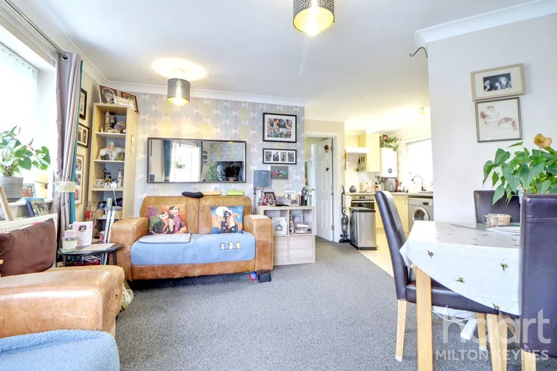 Pye Bridge End, Broughton, MK10 - image 2