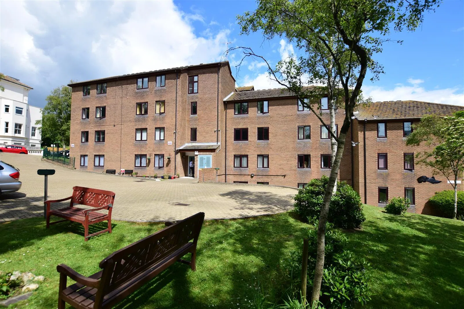 Holmesdale Gardens, Hastings, TN34 1LS - image 1
