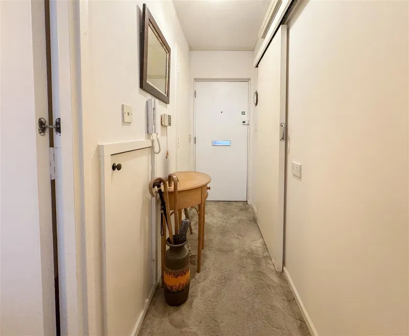 Holmesdale Gardens, Hastings, TN34 1LS - image 3