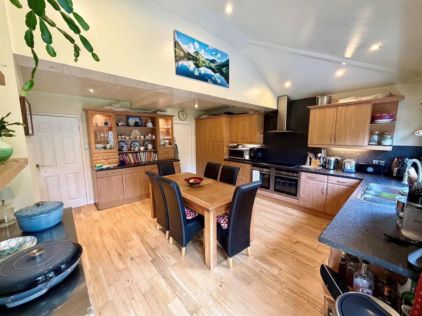 Canterbury Road, Hale, WA15 8PL - image 2