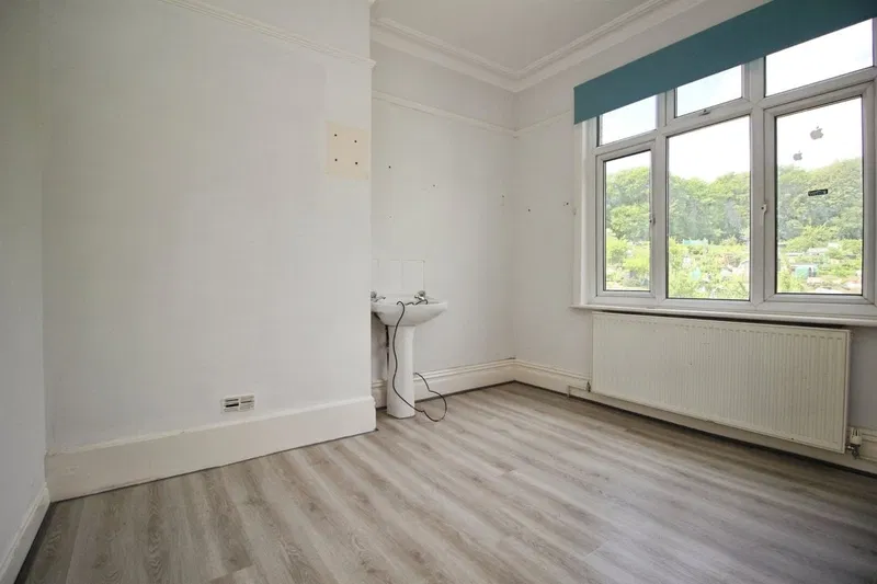 Ash Road, Leeds - image 3