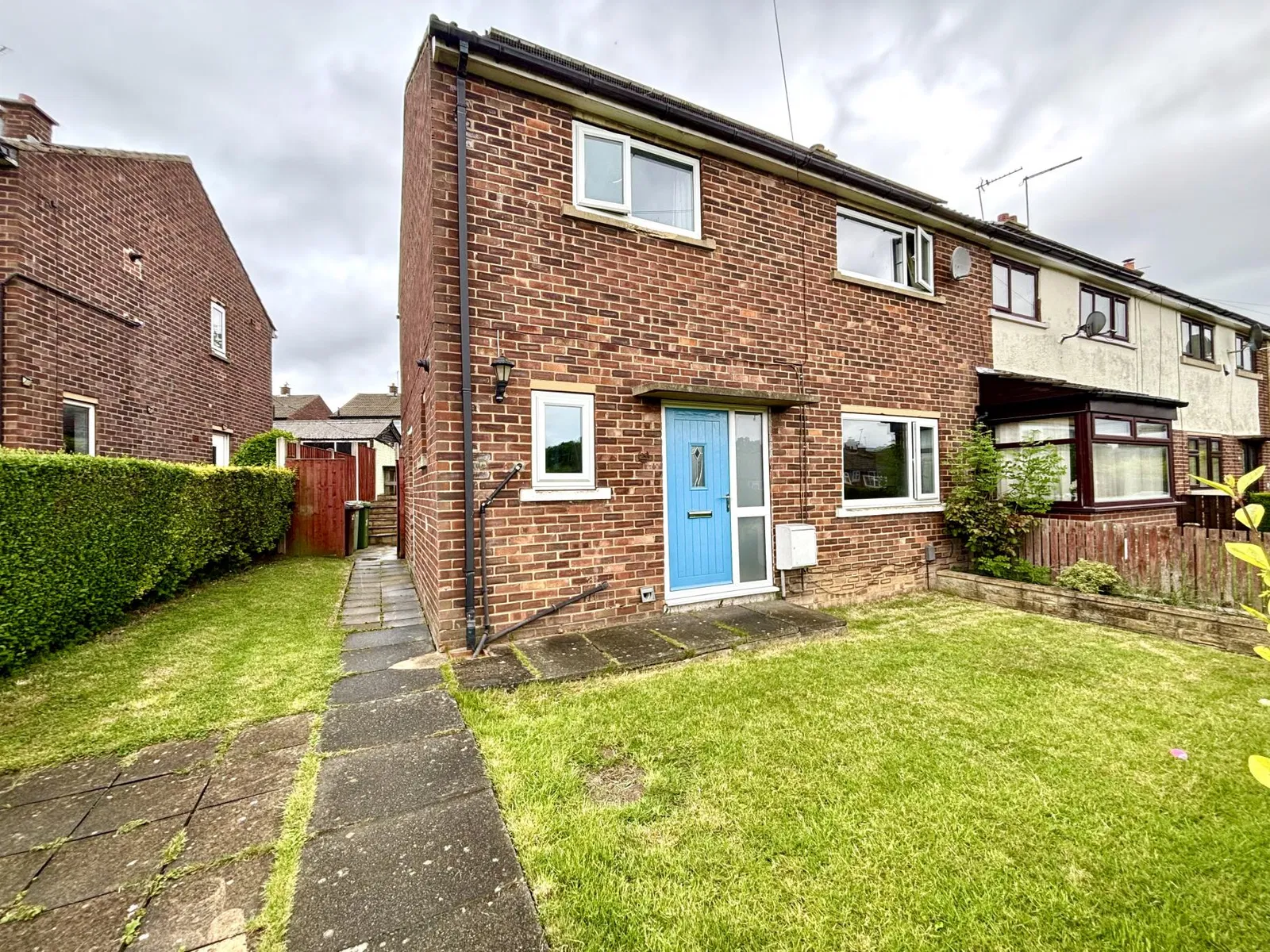 Blake Crescent, Guiseley, LS20 - image 1
