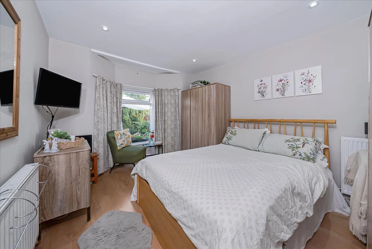 Old Southend Road, Southend-On-Sea, Essex, SS1 - image 12