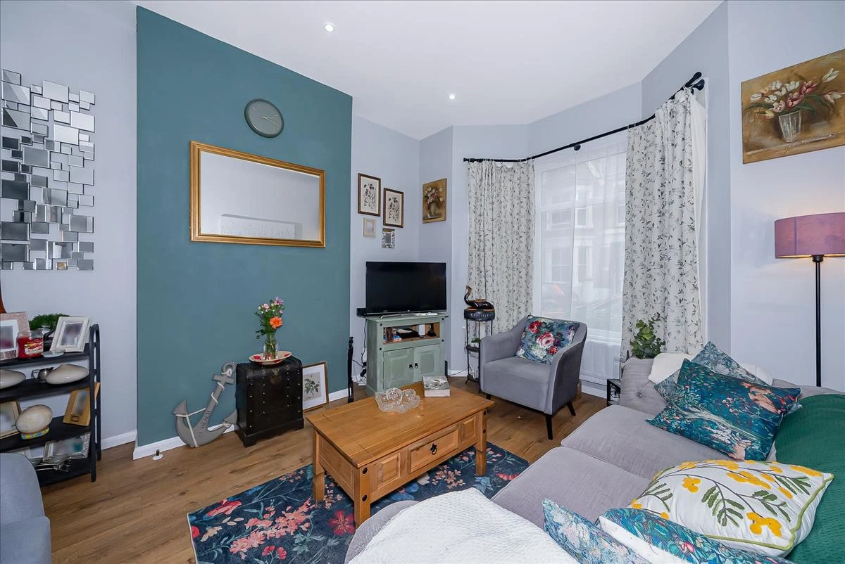 Old Southend Road, Southend-On-Sea, Essex, SS1 - image 3