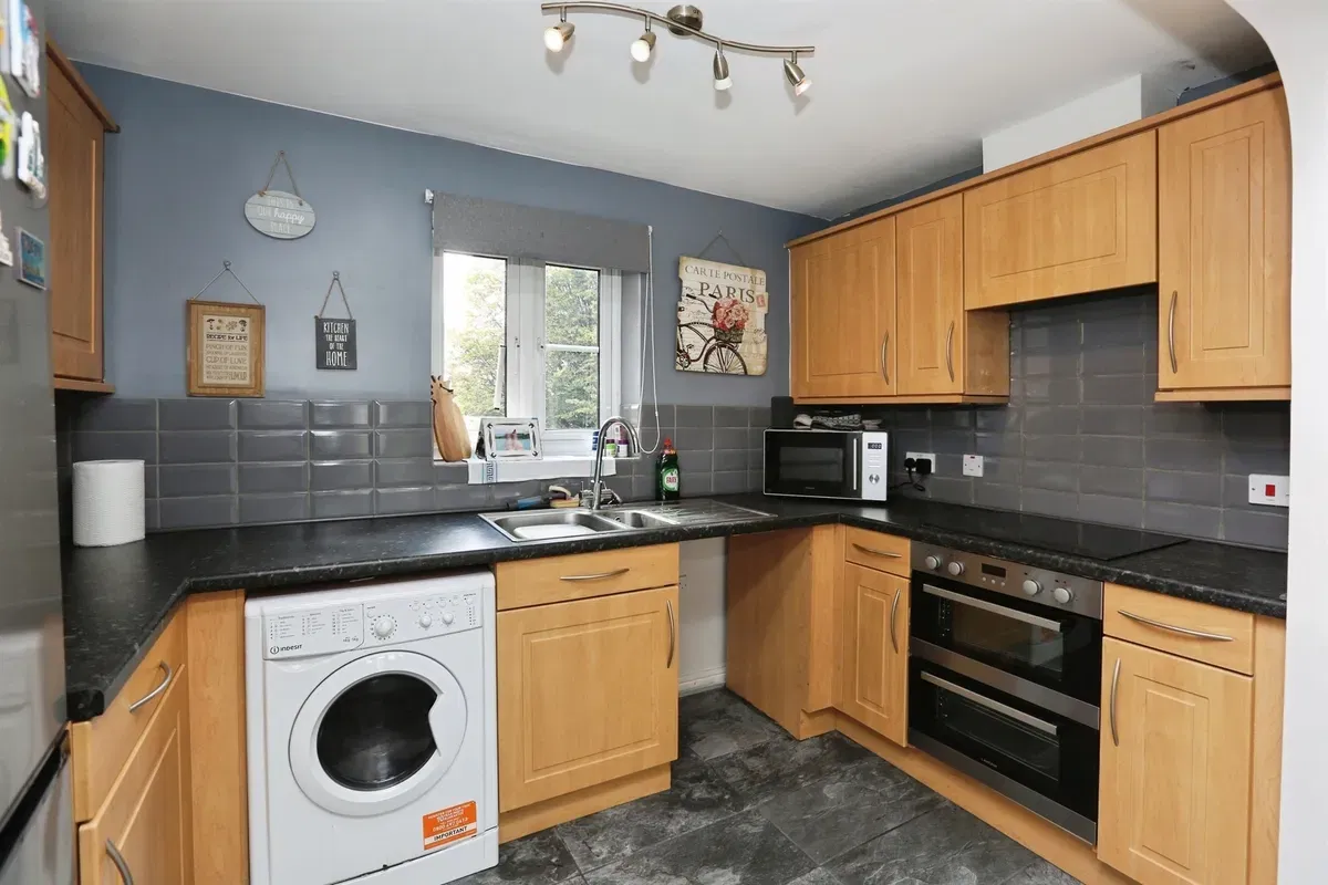 Mirabella Close, Southampton - image 3