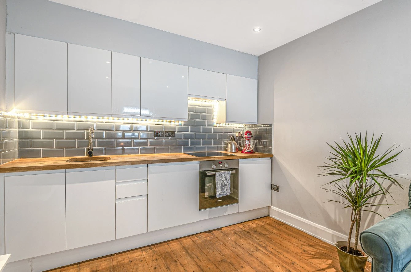 Holloway Road, Holloway, London, N7 - image 11