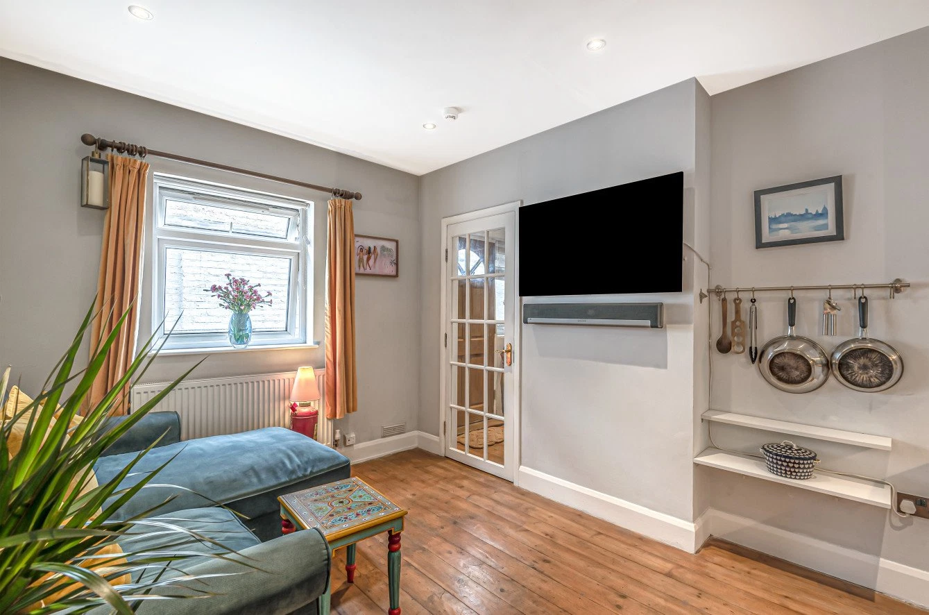 Holloway Road, Holloway, London, N7 - image 1