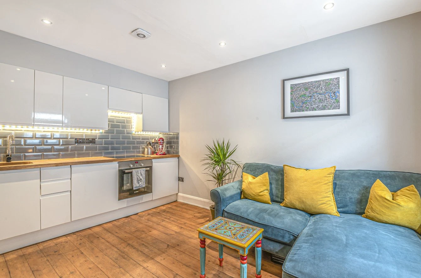 Holloway Road, Holloway, London, N7 - image 2
