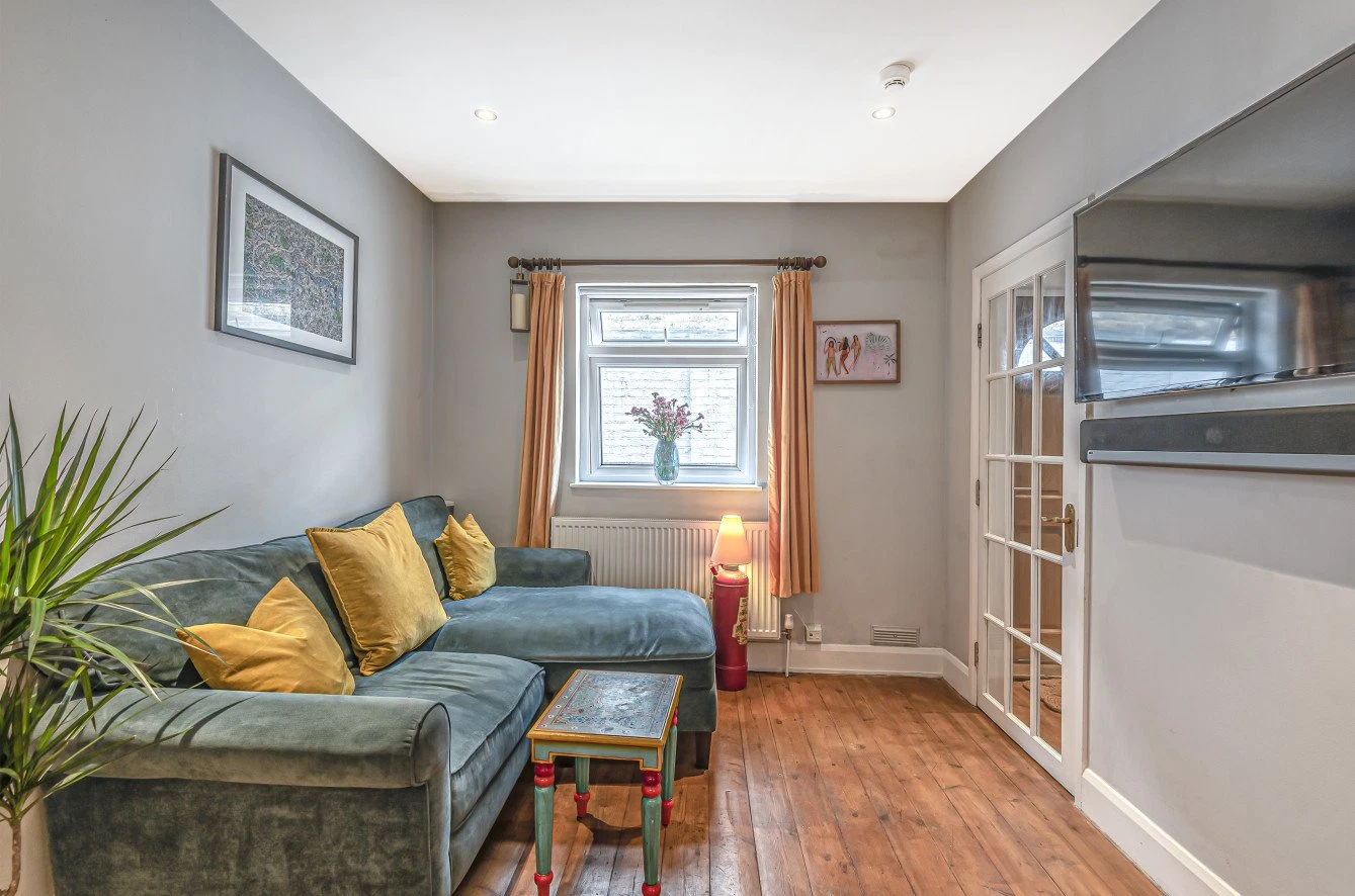 Holloway Road, Holloway, London, N7 - image 7