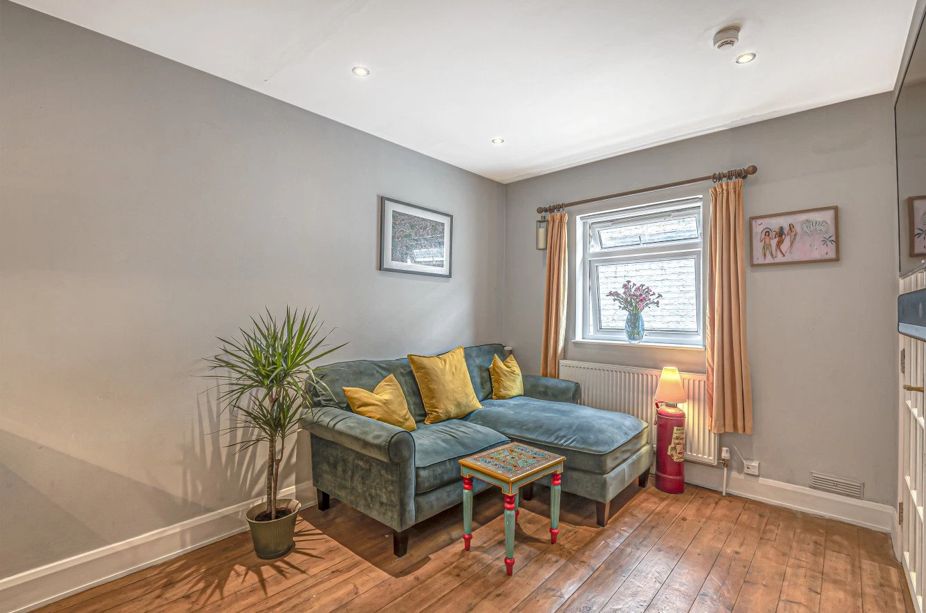 Holloway Road, Holloway, London, N7 - image 8