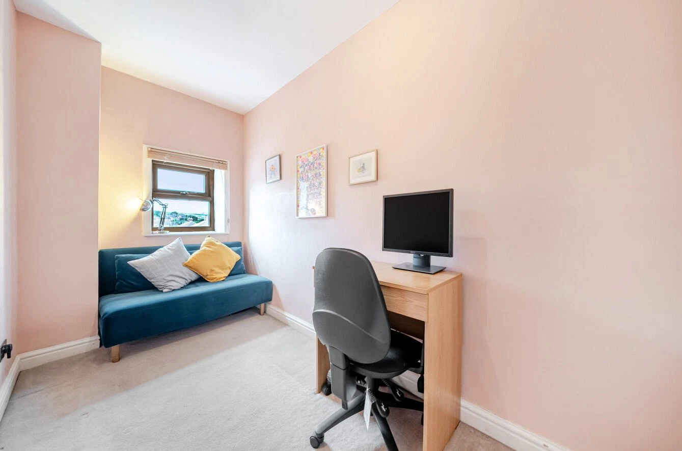 32 Pembroke Road, Pudsey, West Yorkshire, LS28 7NE - image 7