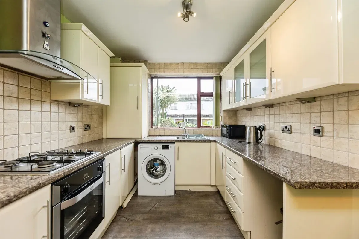 Hembrigg Gardens, Morley, Leeds - image 3