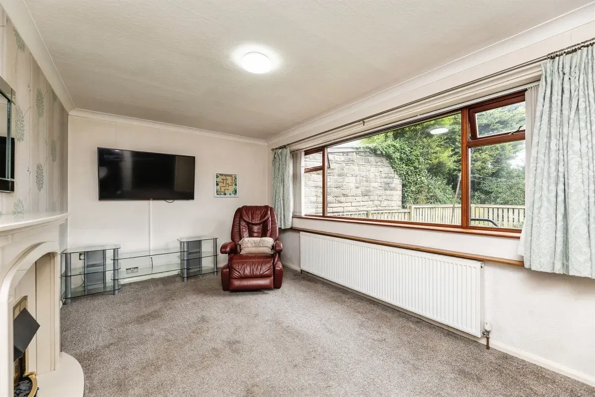 Hembrigg Gardens, Morley, Leeds - image 4
