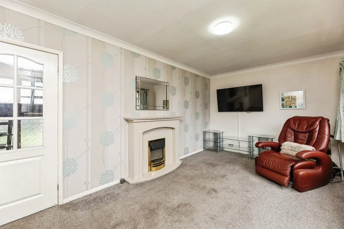Hembrigg Gardens, Morley, Leeds - image 5