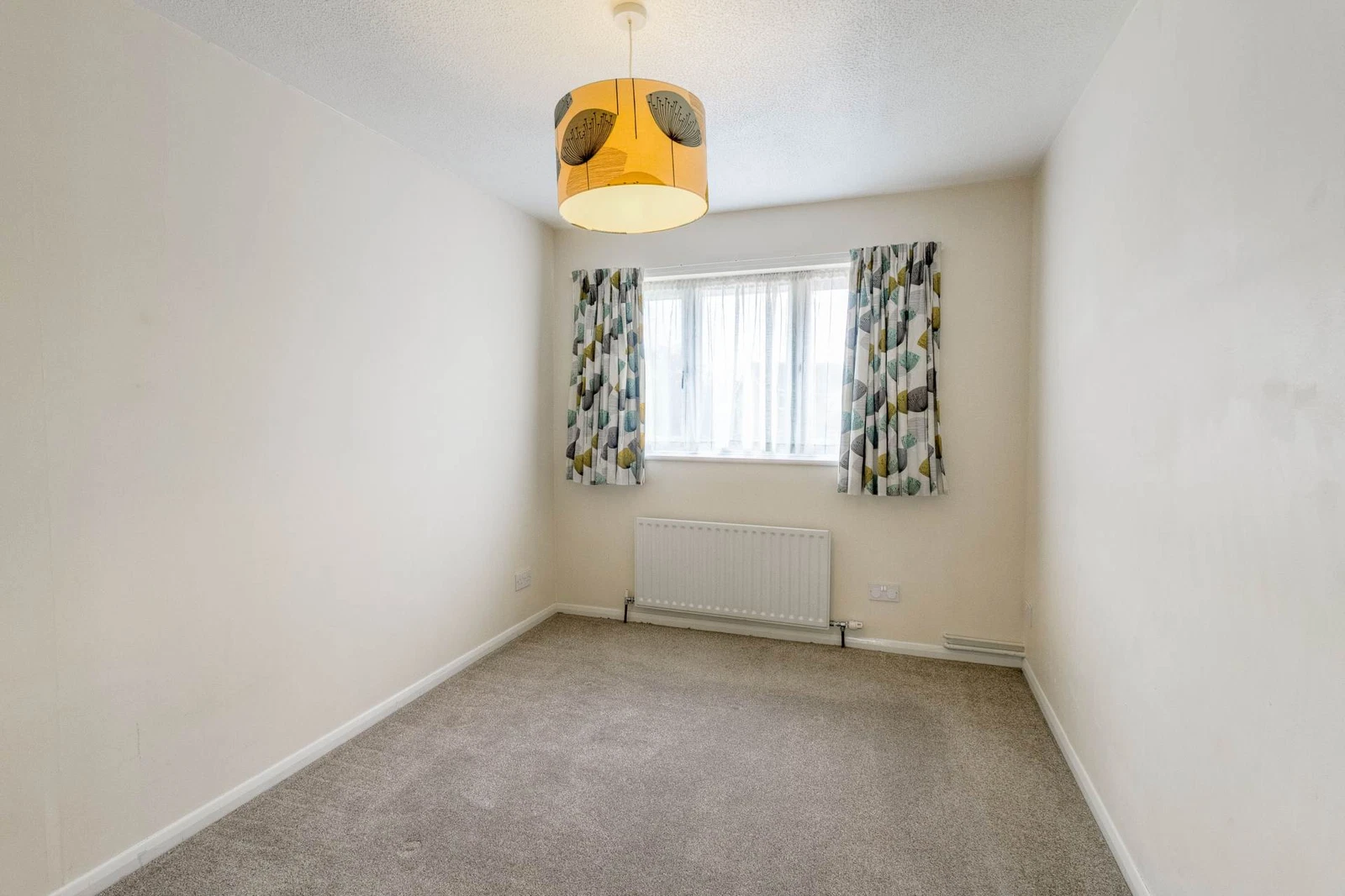 Petersham Close, Newport Pagnell - image 10