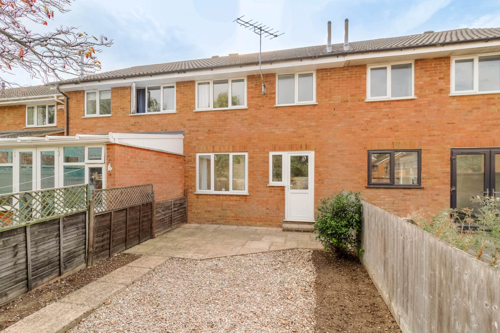 Petersham Close, Newport Pagnell - image 14