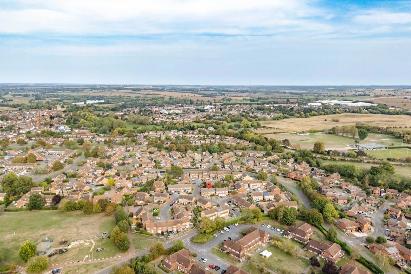 Petersham Close, Newport Pagnell - image 2