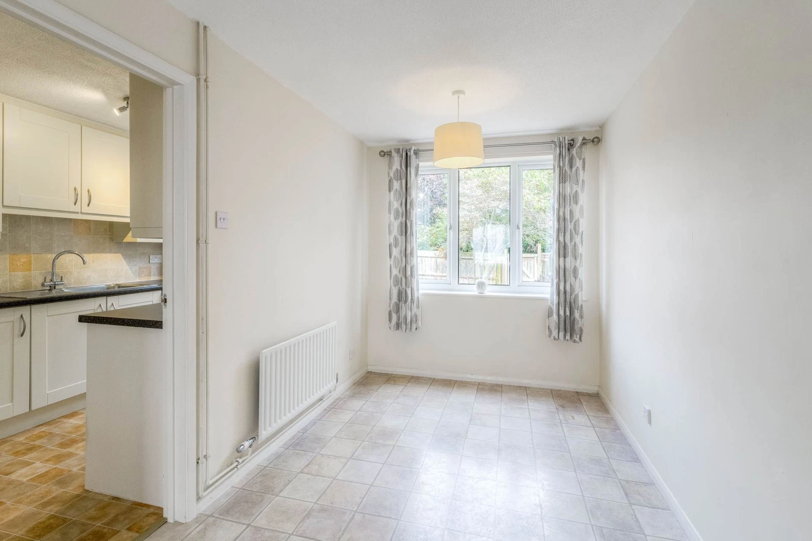 Petersham Close, Newport Pagnell - image 6