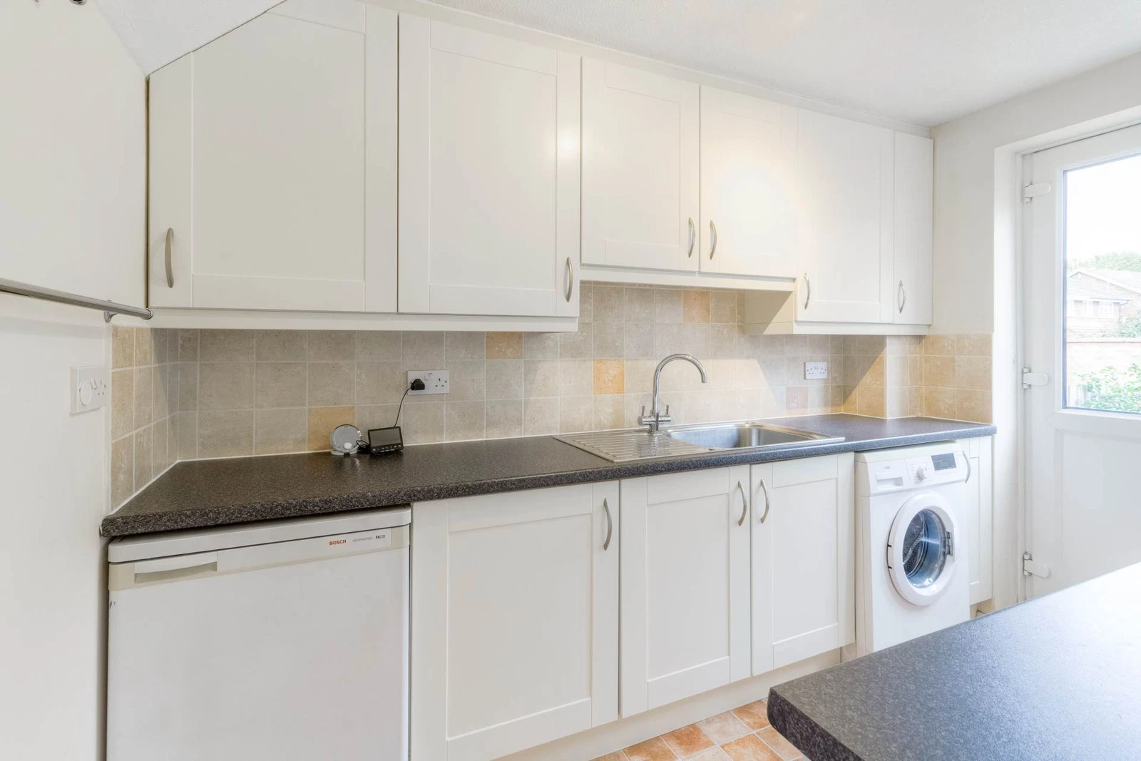 Petersham Close, Newport Pagnell - image 7